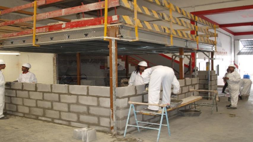 Alumnos realizando las prácticas del curso