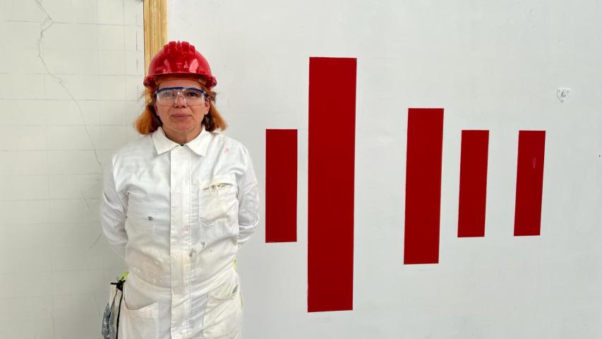 Isabel Cerezo, alumna del curso pintura decorativa en construcción