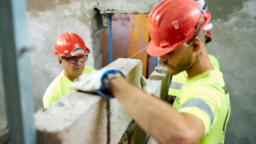 El número
de contratos registrados por las empresas de 
Construcción fue de 72.511.