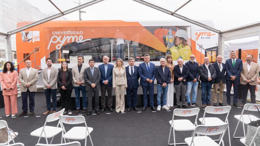 Foto familia Universidad Pyme  Ruta A Coruña