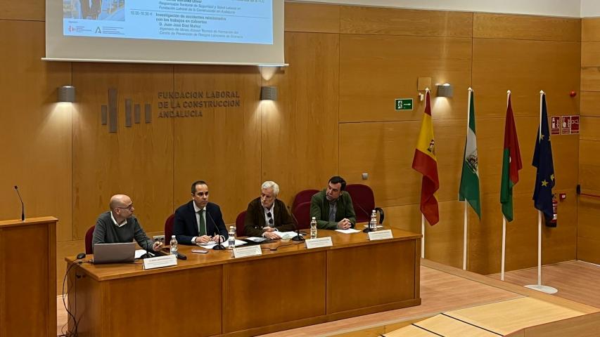 Mesa inaugural. De izquierda a derecha (Iñigo Santamaría, Vicente Martínez Oliver, Fernando Lazuen, Alfredo Garvín)