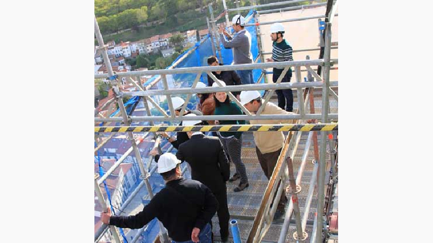 Imagen de la visita a la Torre de la Catedral de Santiago. 
