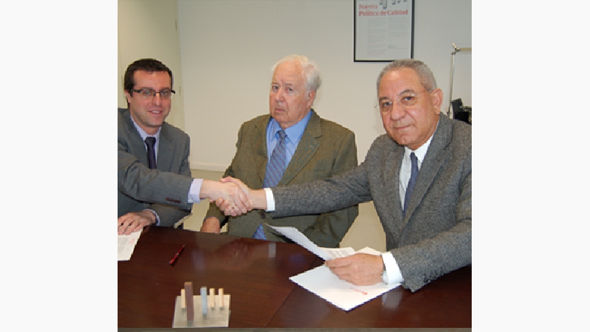 De izq. a dcha.: Carrasco,&nbsp;Santaul&agrave;ria y G&oacute;mez. 
